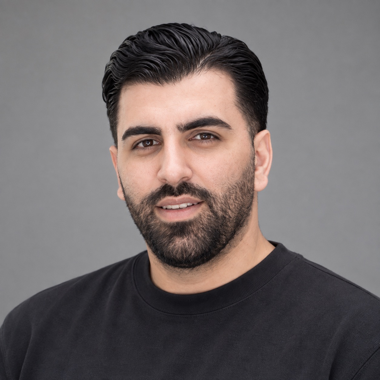 Hakan, Barber für Herrenhaarschnitte und Rasur bei Studio Haco Hamburg