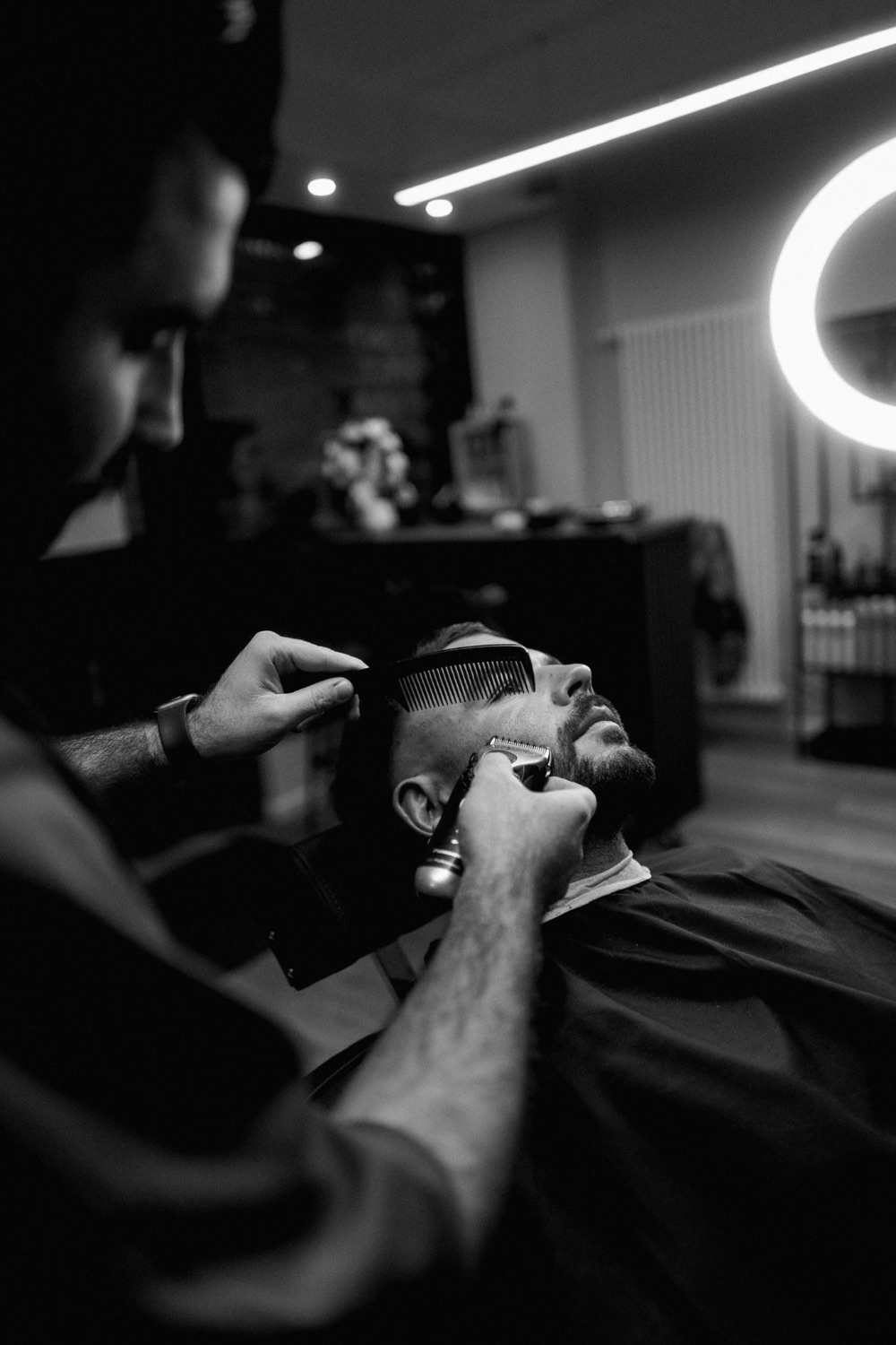 Barber bei Studio Haco in Hamburg bei der Bartpflege